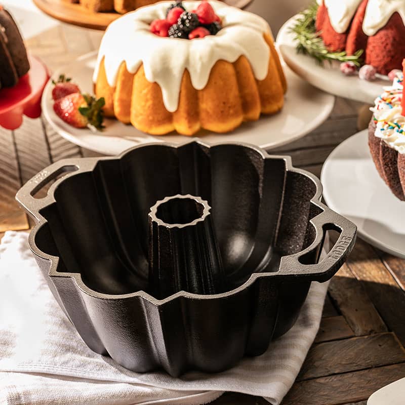 Lodge® Seasoned Cast Iron Fluted Cake Pan