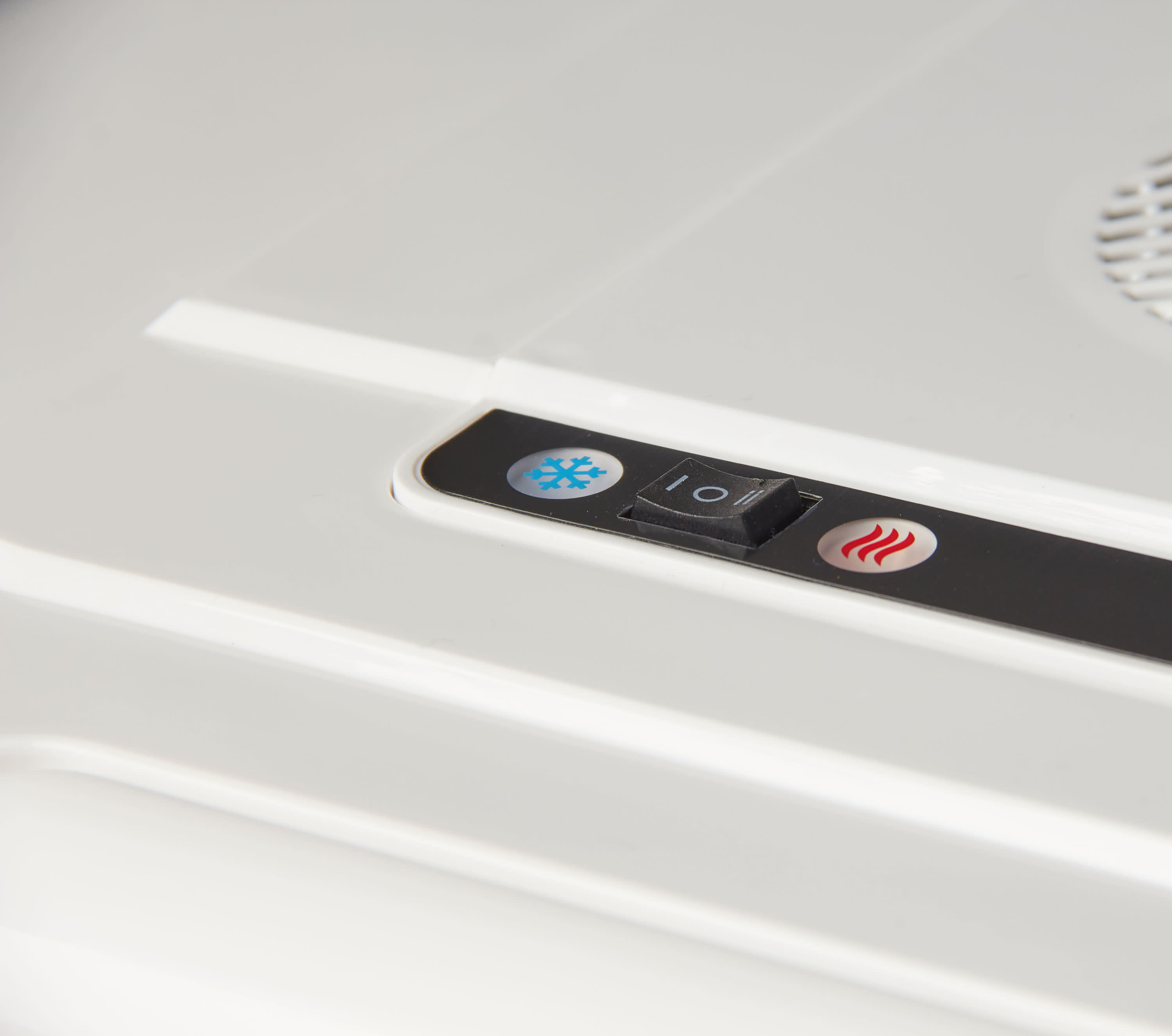 Igloo® Versatemp™ 35Quart Wheeled Electric Cooler Cabela's Canada